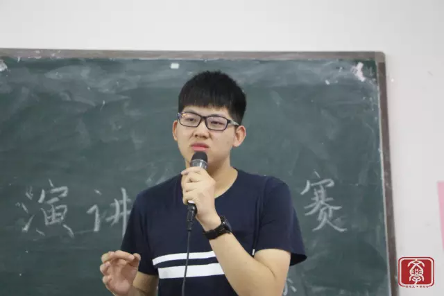 第二名 15级汉语言文学3班的黄森