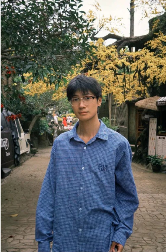 文学院学生、青年诗人黄炯